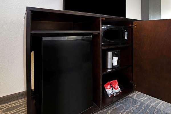  - La Quinta Inn Palestine