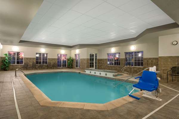 Pool - La Quinta Inn & Suites Loveland