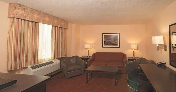 Suite - La Quinta Inn Medical Center San Antonio - I-10, Exit 562