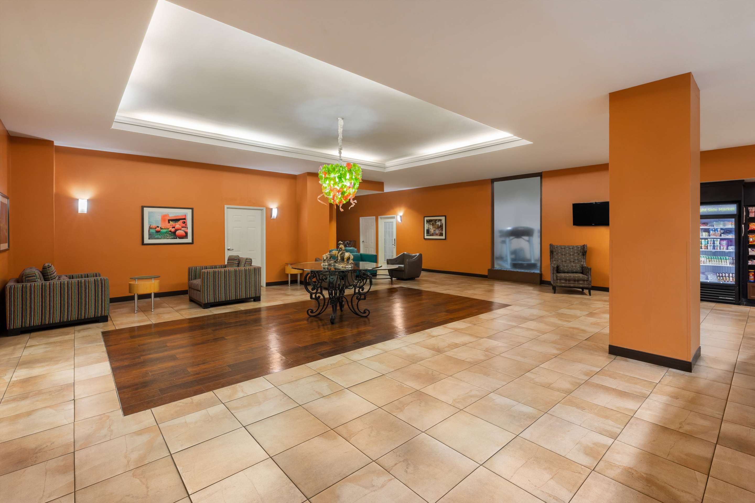 Lobby | La Quinta Inn & Suites by Wyndham San Antonio Medical Ctr NW