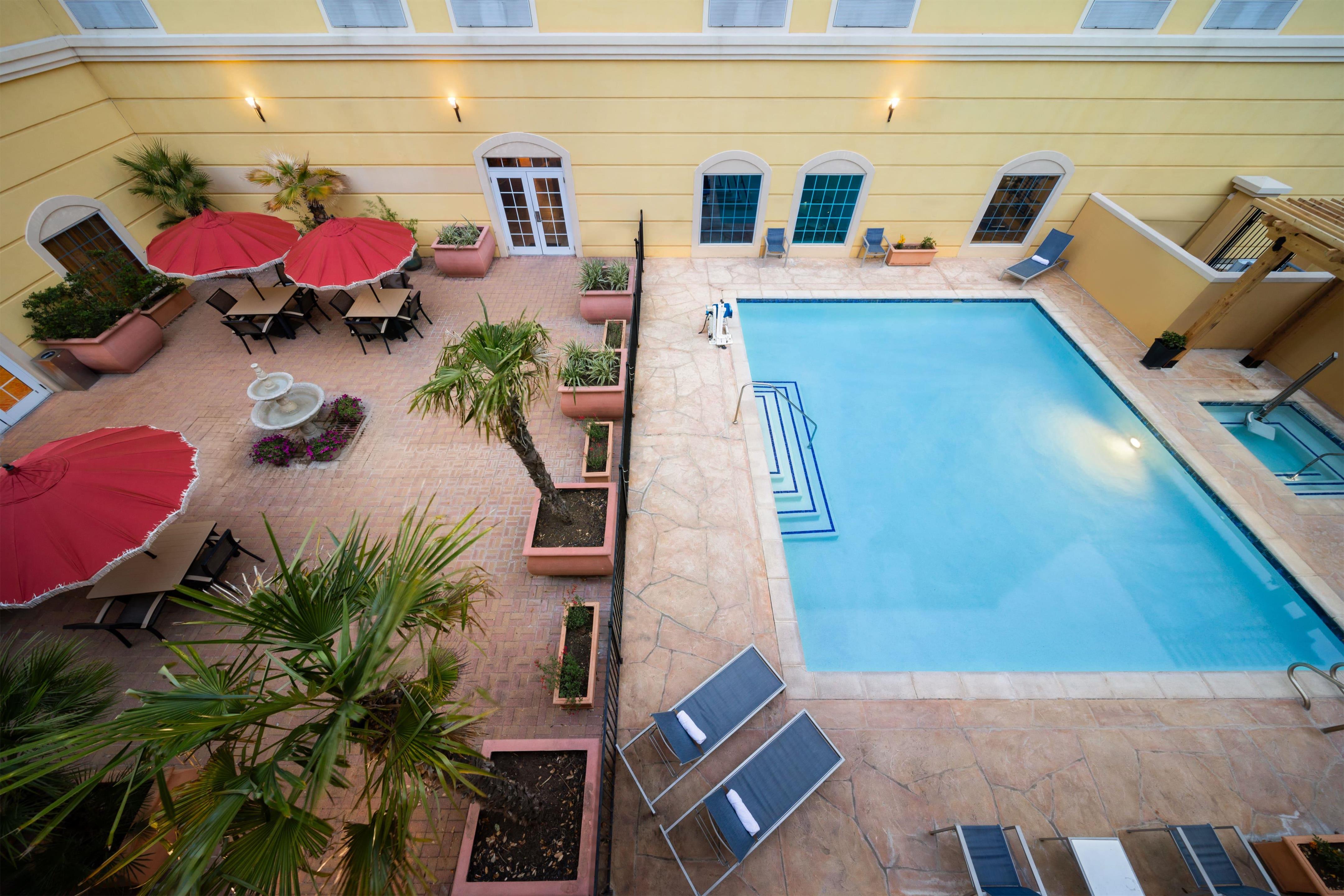 Pool | La Quinta Inn & Suites by Wyndham San Antonio Medical Ctr NW