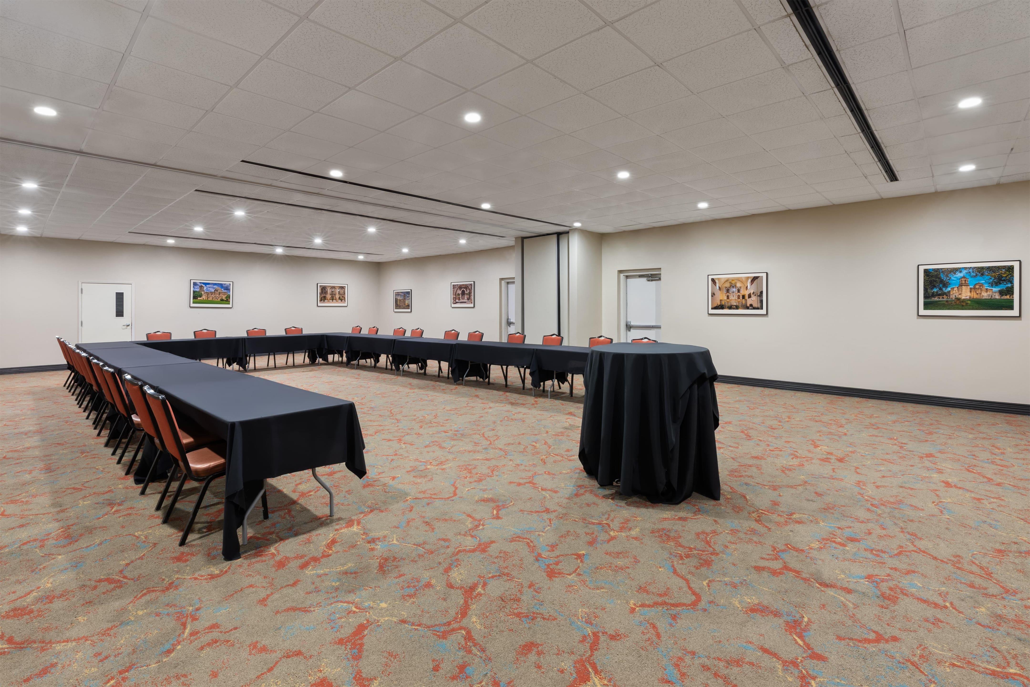 Meeting Room | La Quinta Inn & Suites by Wyndham San Antonio Medical Ctr NW