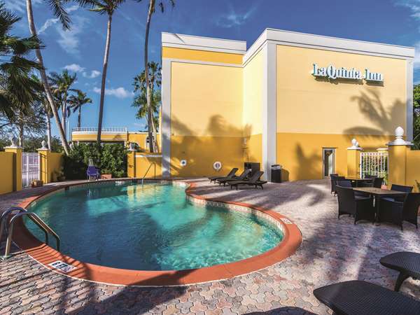Pool - La Quinta Inn & Suites Jupiter