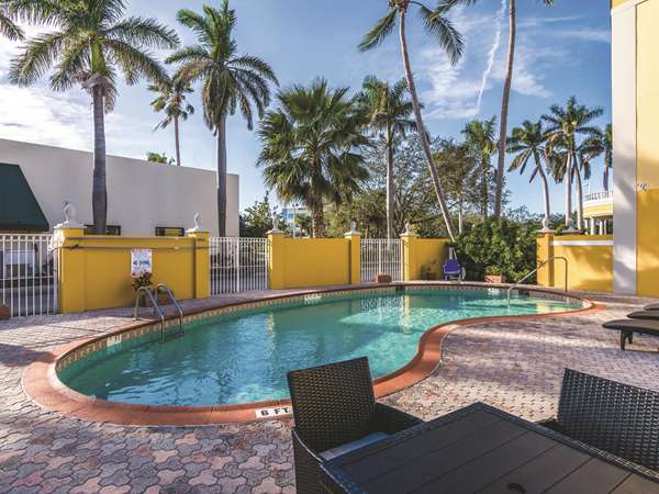 Pool - La Quinta Inn & Suites Jupiter