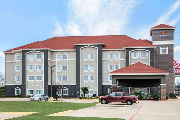 Exterior view - La Quinta Inn & Suites Paris