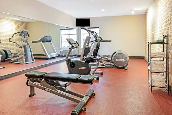 Fitness/ Exercise Room - La Quinta Inn & Suites Paris