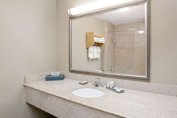  - La Quinta Inn & Suites Paris