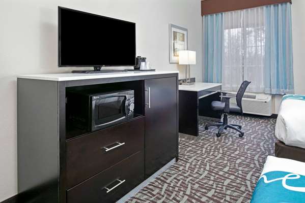 - La Quinta Inn & Suites Paris