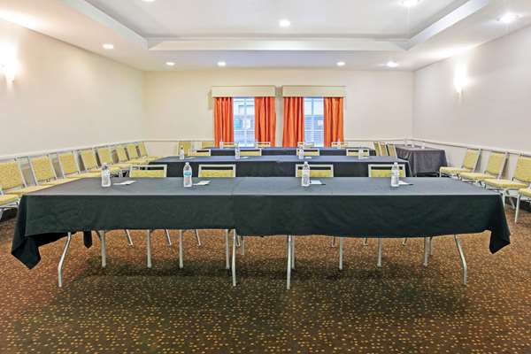  - La Quinta Inn & Suites Paris