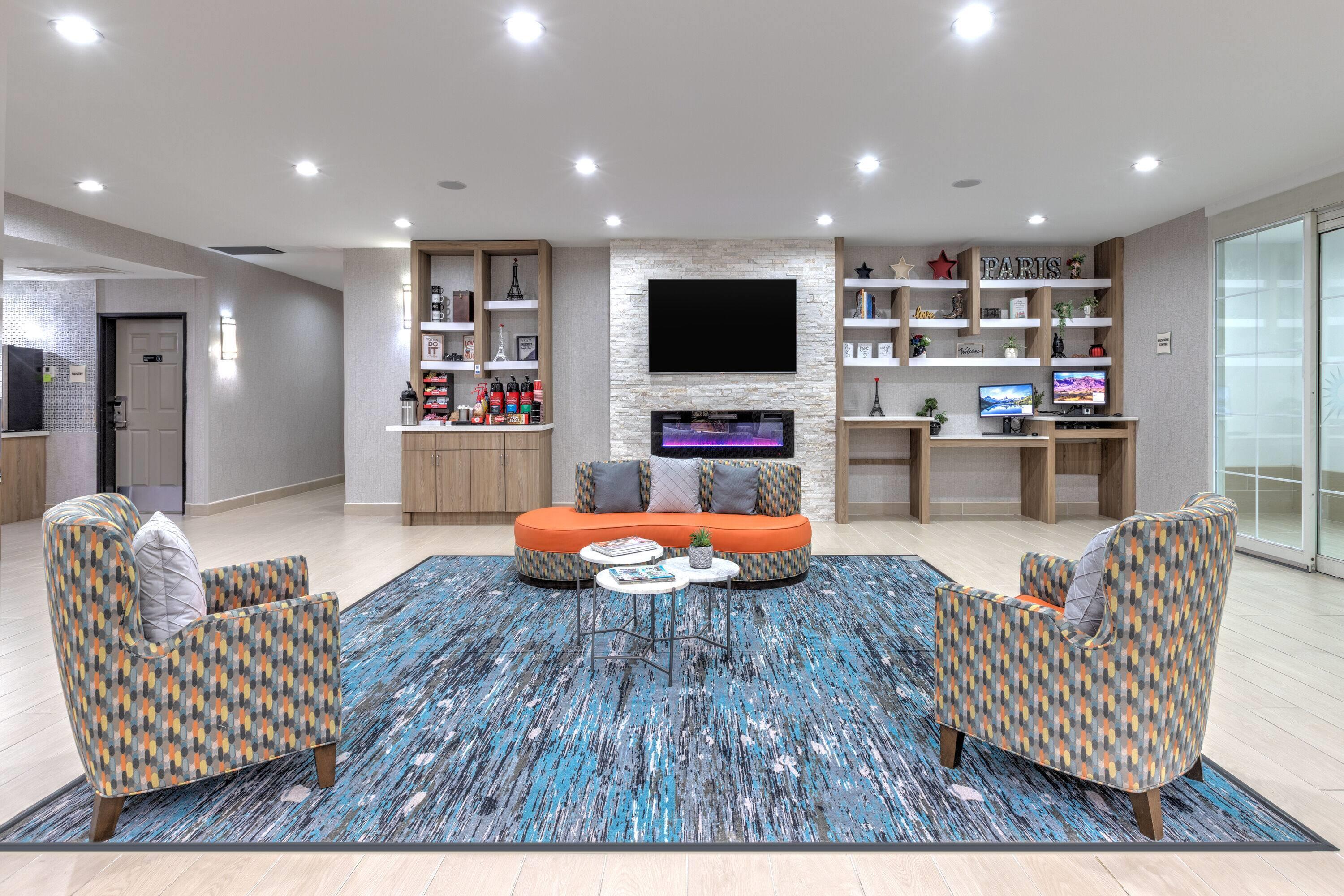 Lobby | La Quinta Inn & Suites by Wyndham Paris