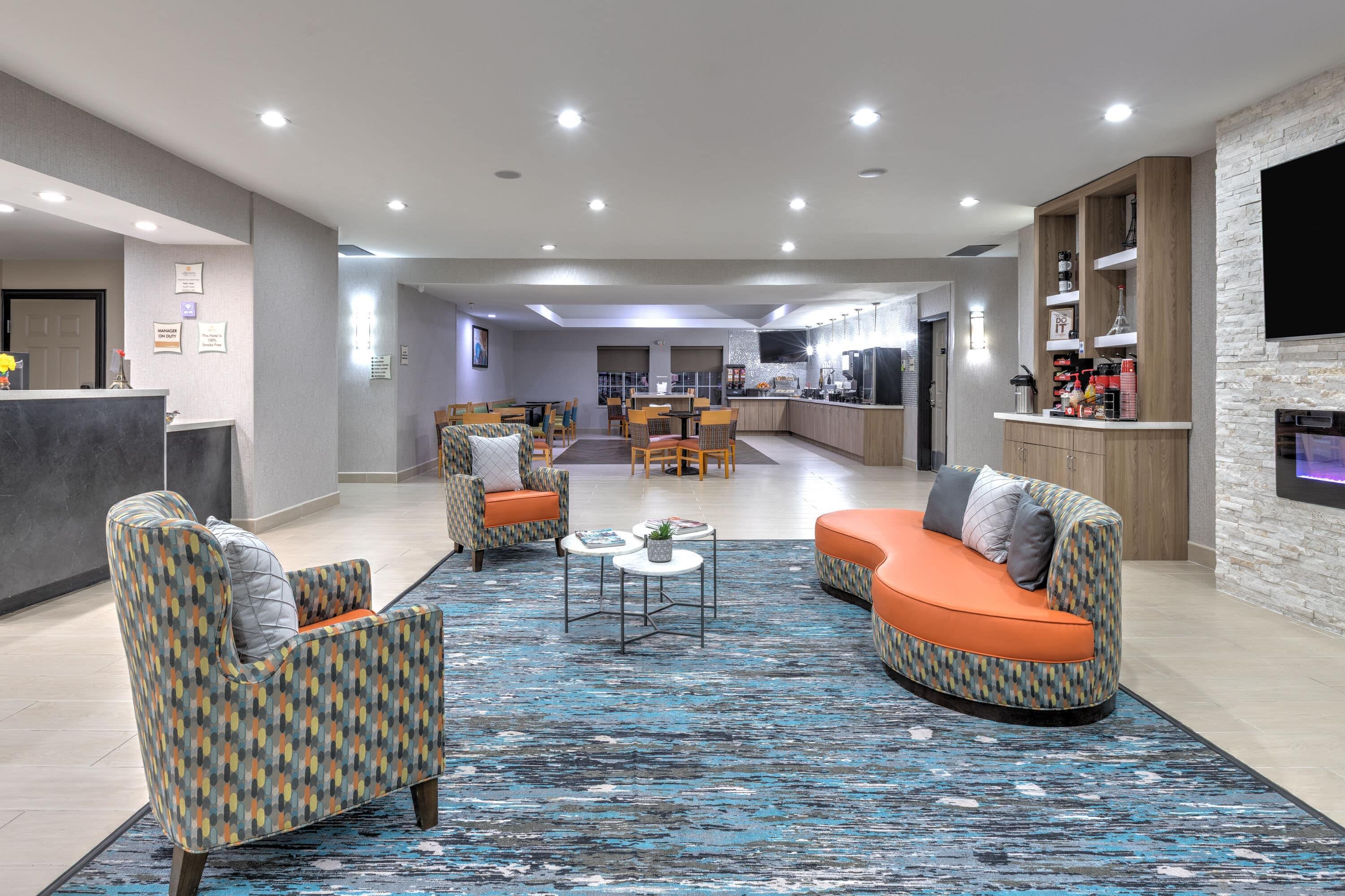 Lobby | La Quinta Inn & Suites by Wyndham Paris