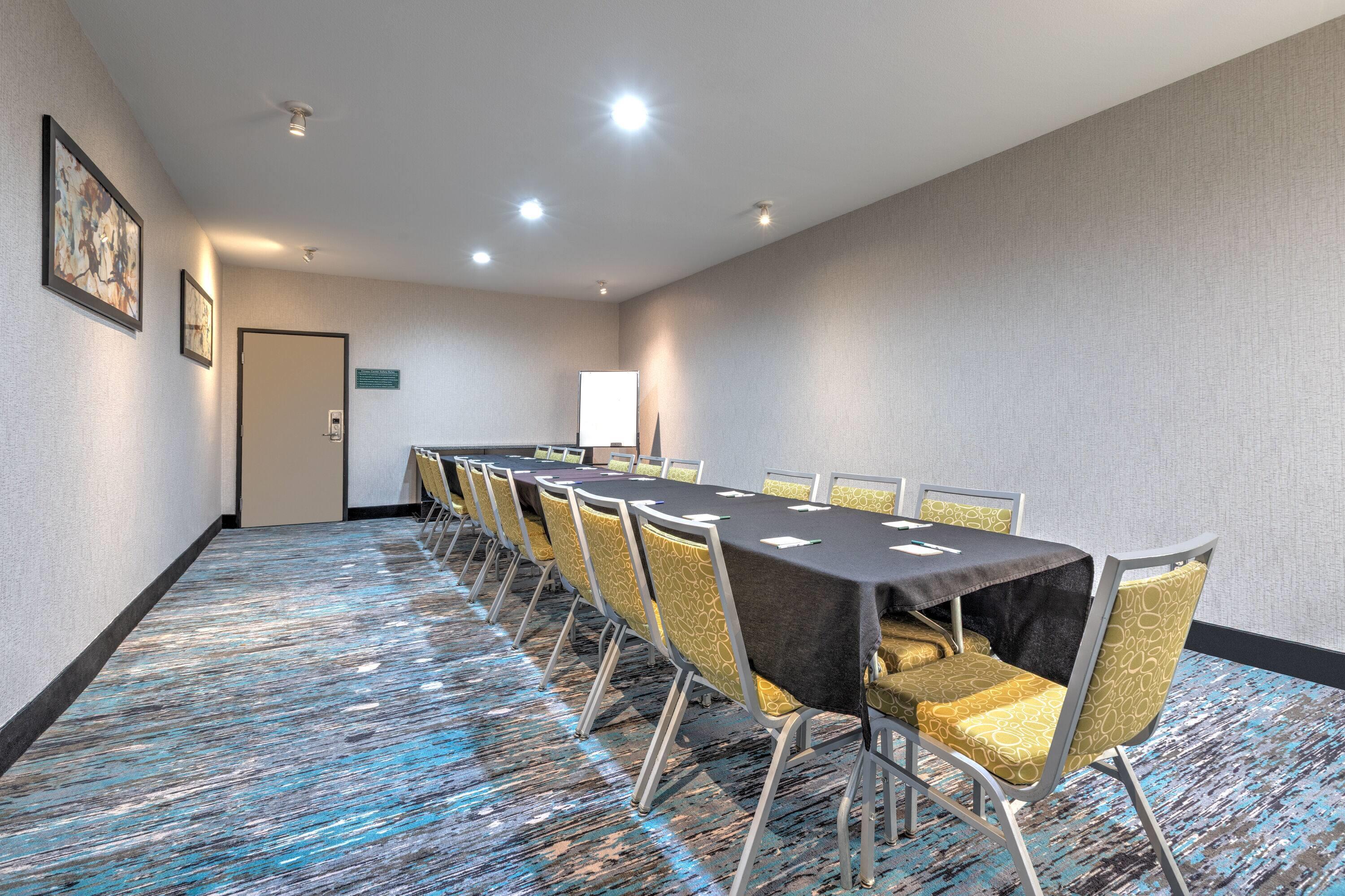 Meeting Room | La Quinta Inn & Suites by Wyndham Paris