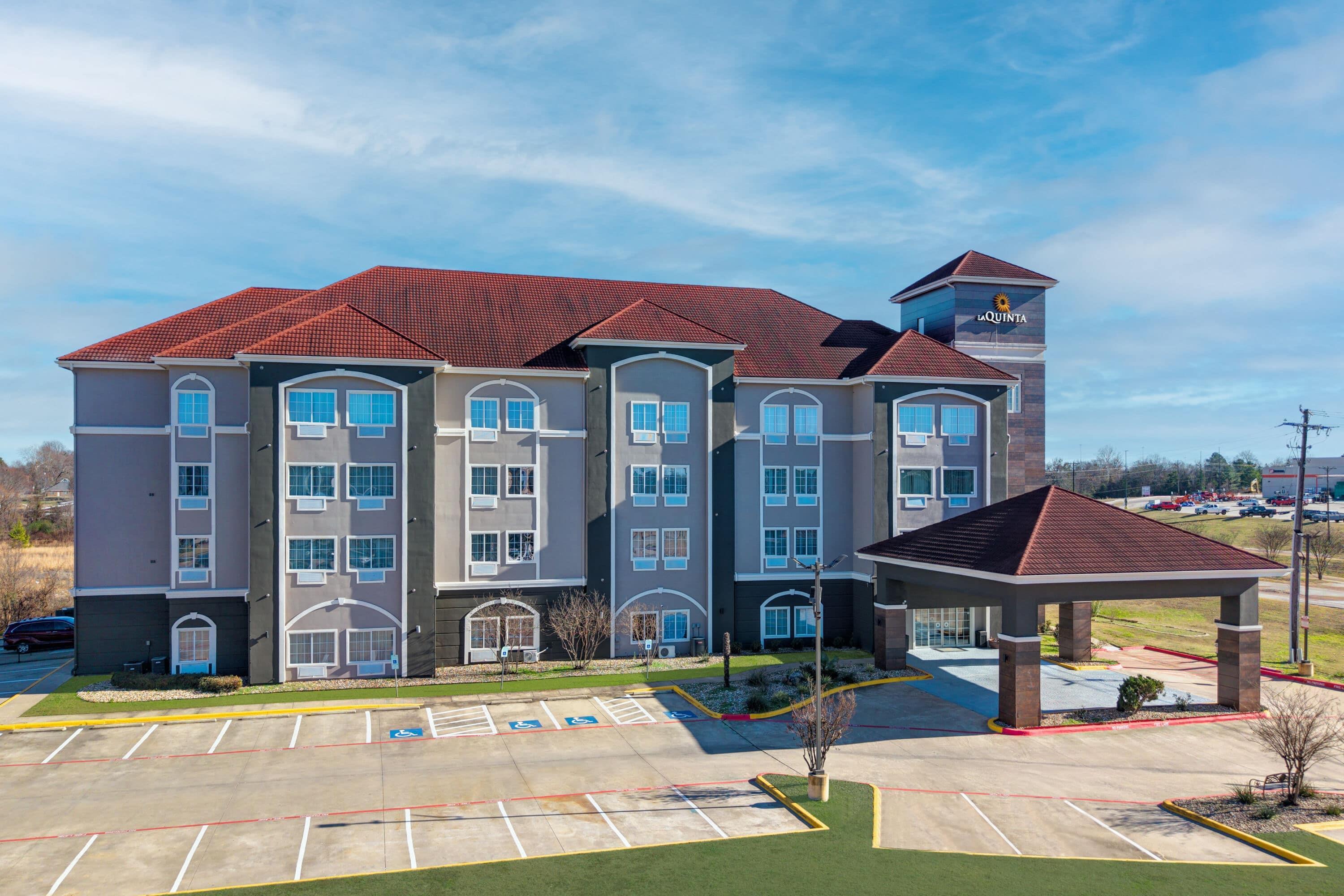 Exterior | La Quinta Inn & Suites by Wyndham Paris