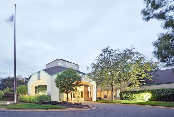 Exterior view - La Quinta Inn & Suites Overland Park