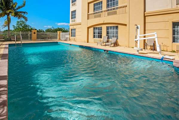 Pool - La Quinta Inn Fort Pierce - I-95, Exit 129