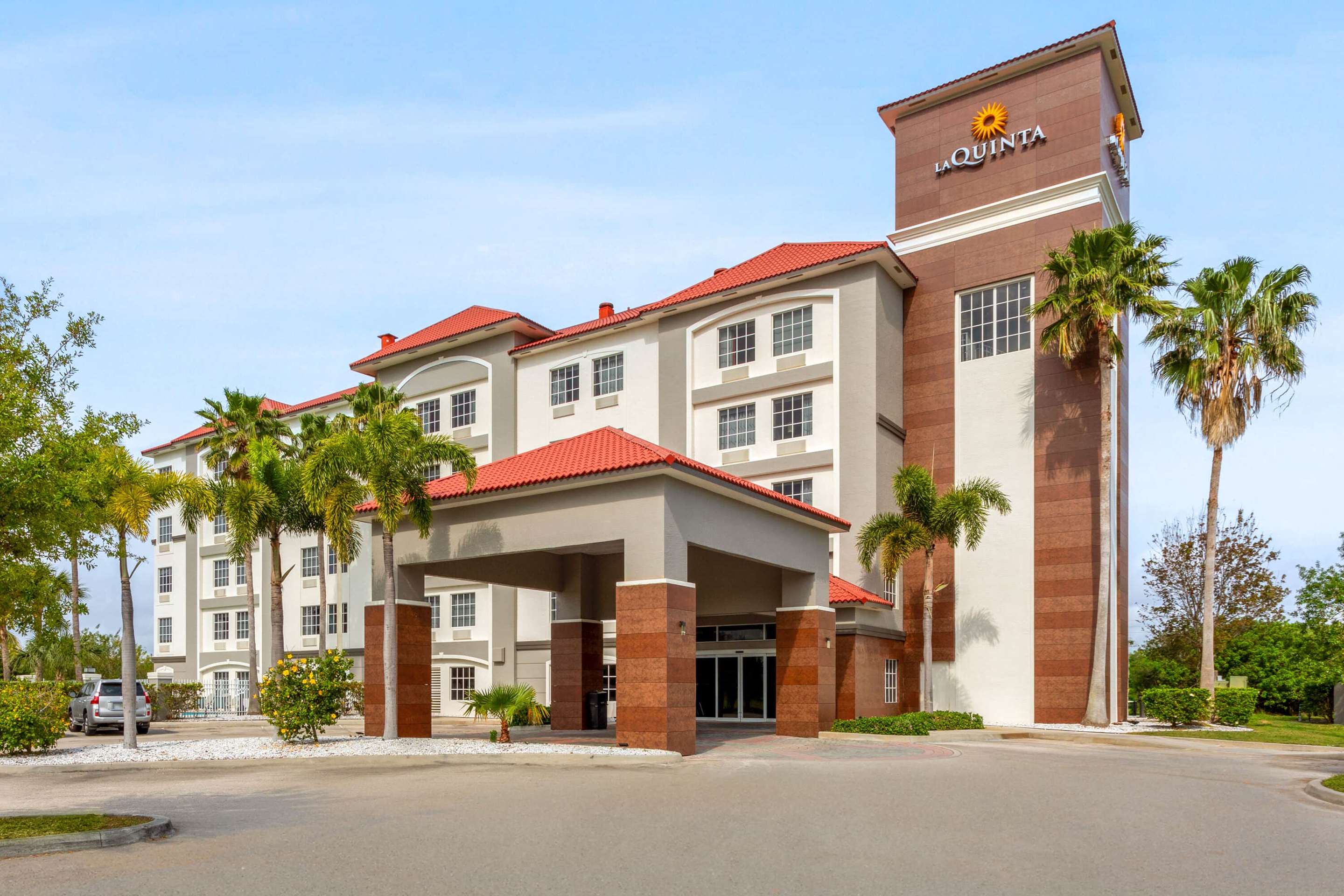 Exterior | La Quinta Inn & Suites by Wyndham Ft. Pierce