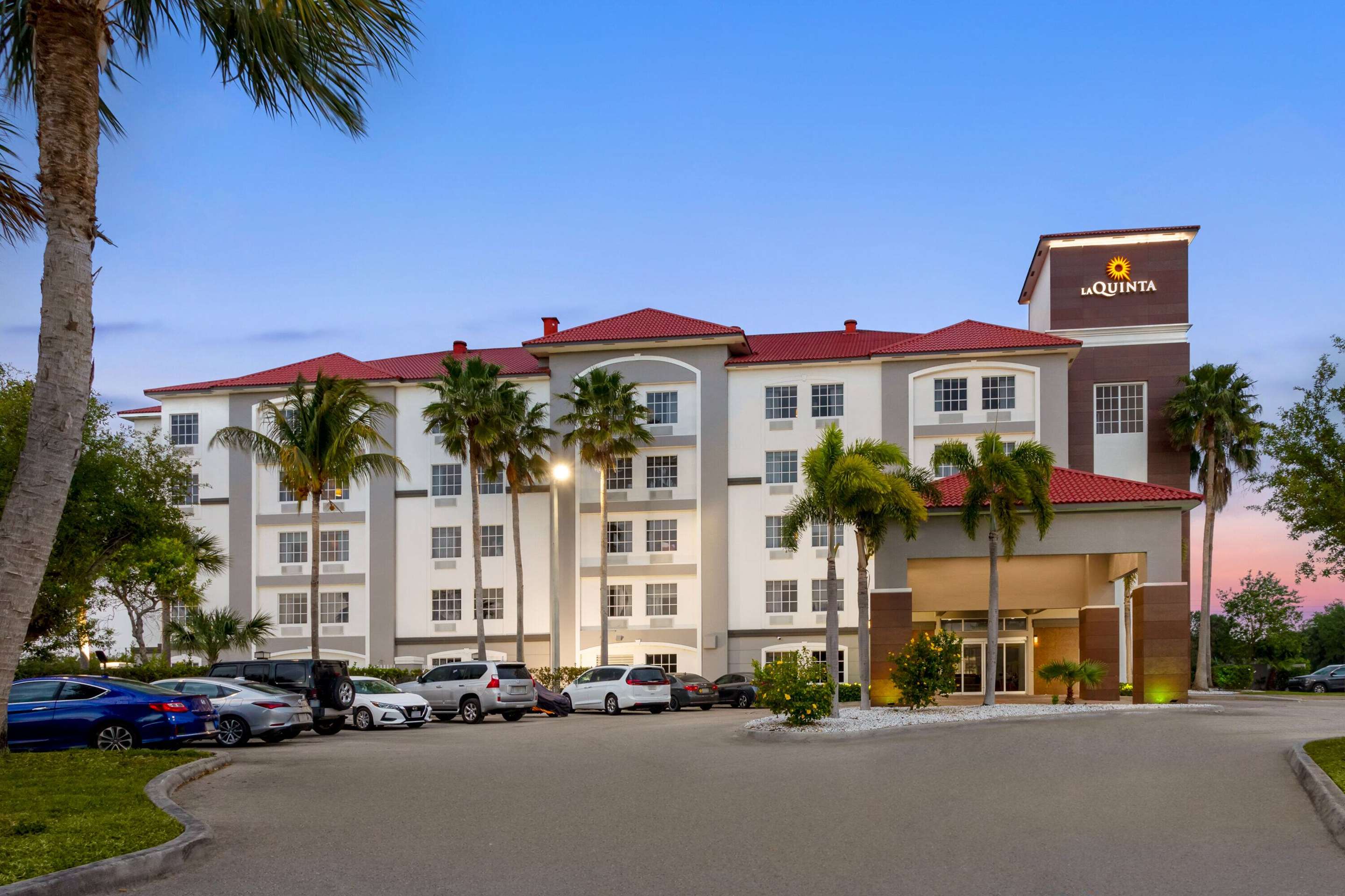 Exterior | La Quinta Inn & Suites by Wyndham Ft. Pierce