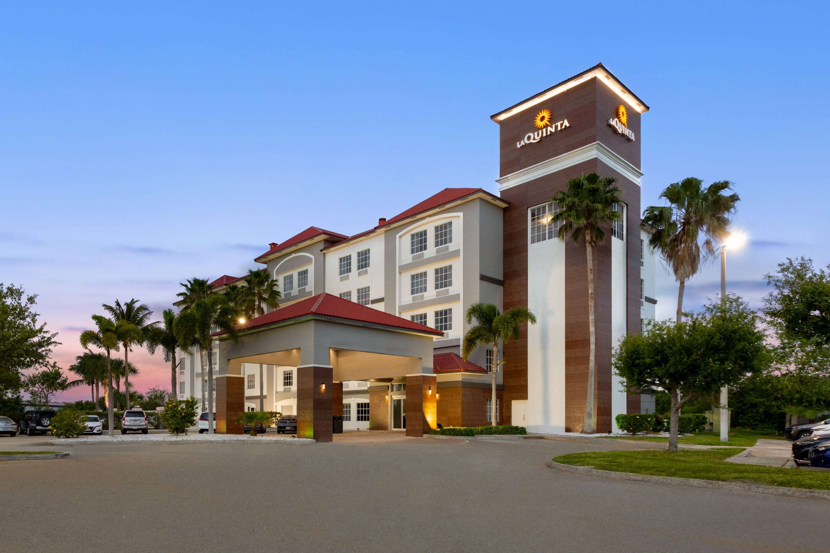 Exterior | La Quinta Inn & Suites by Wyndham Ft. Pierce