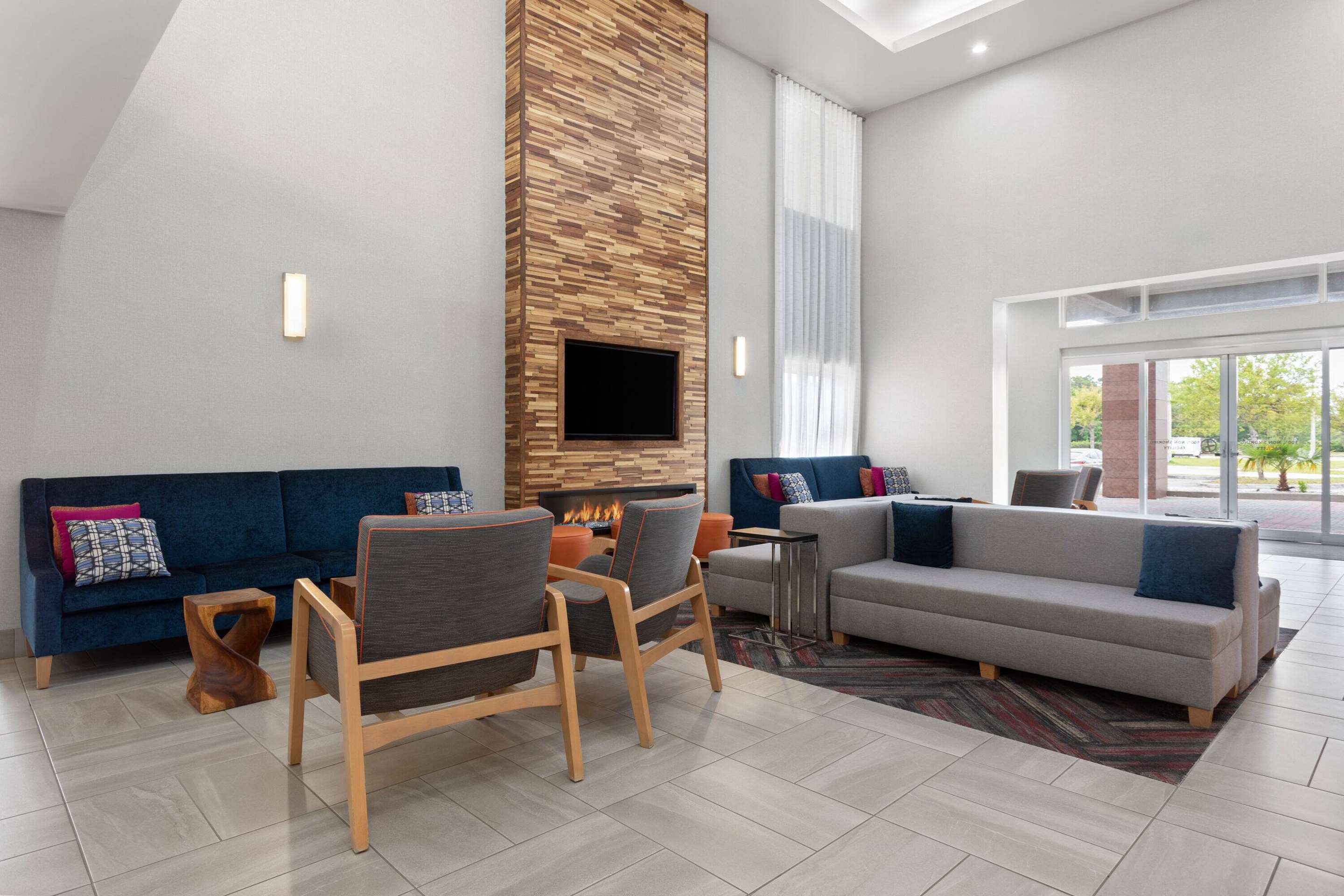 Lobby | La Quinta Inn & Suites by Wyndham Ft. Pierce