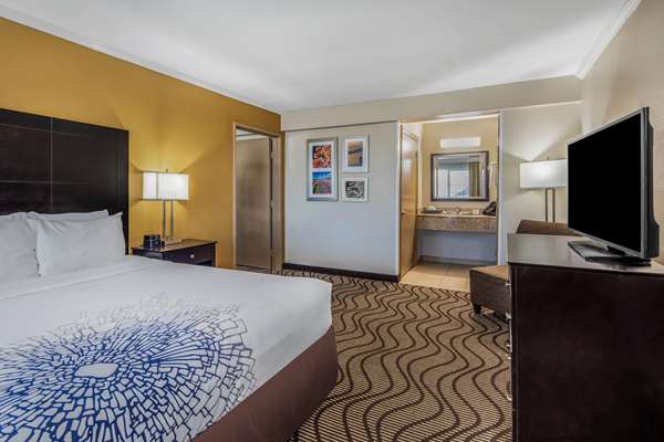 Suite - La Quinta Inn Carlsbad - I-5, Exit 45