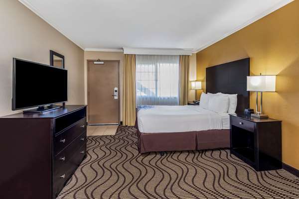 Suite - La Quinta Inn Carlsbad - I-5, Exit 45