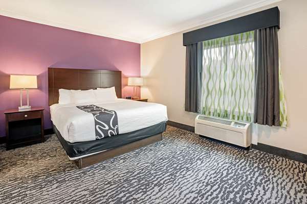 Suite - La Quinta Inn & Suites Magnolia