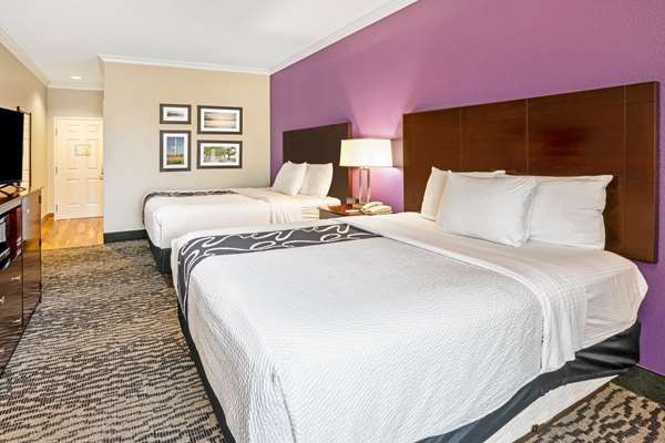  - La Quinta Inn & Suites Magnolia