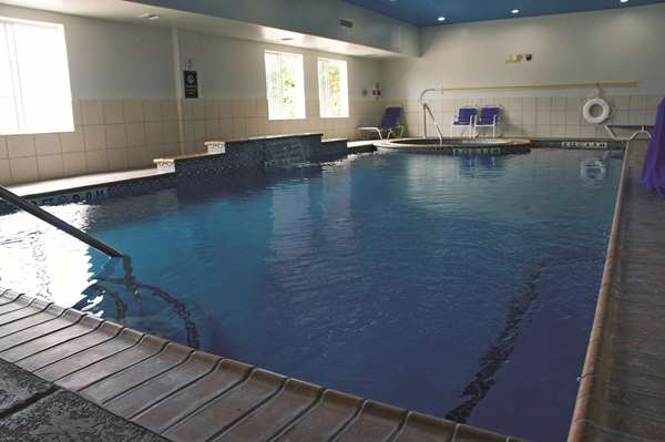 Pool - La Quinta Inn & Suites Orange - I-10, Exit 873