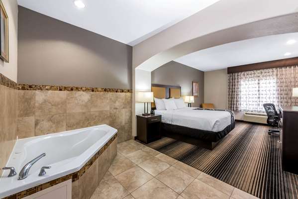 Suite - La Quinta Inn & Suites Orange - I-10, Exit 873