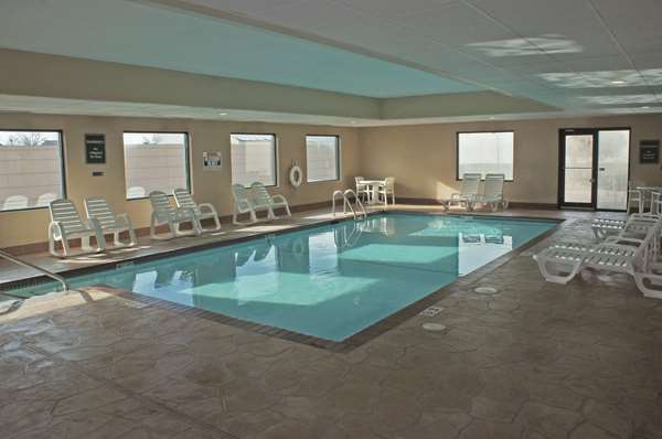 Pool - La Quinta Inn & Suites Carter Lake