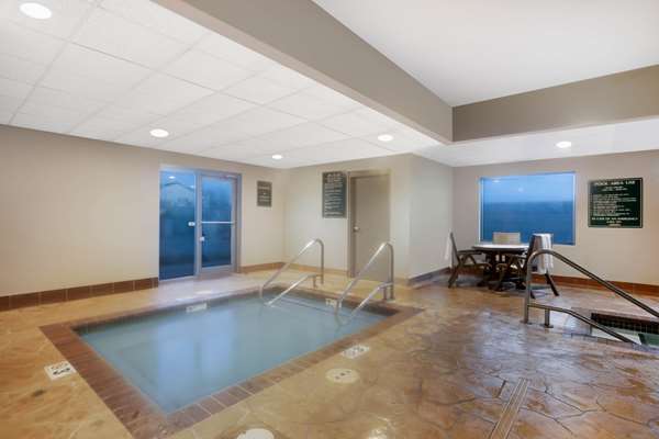 Pool - La Quinta Inn & Suites Carter Lake