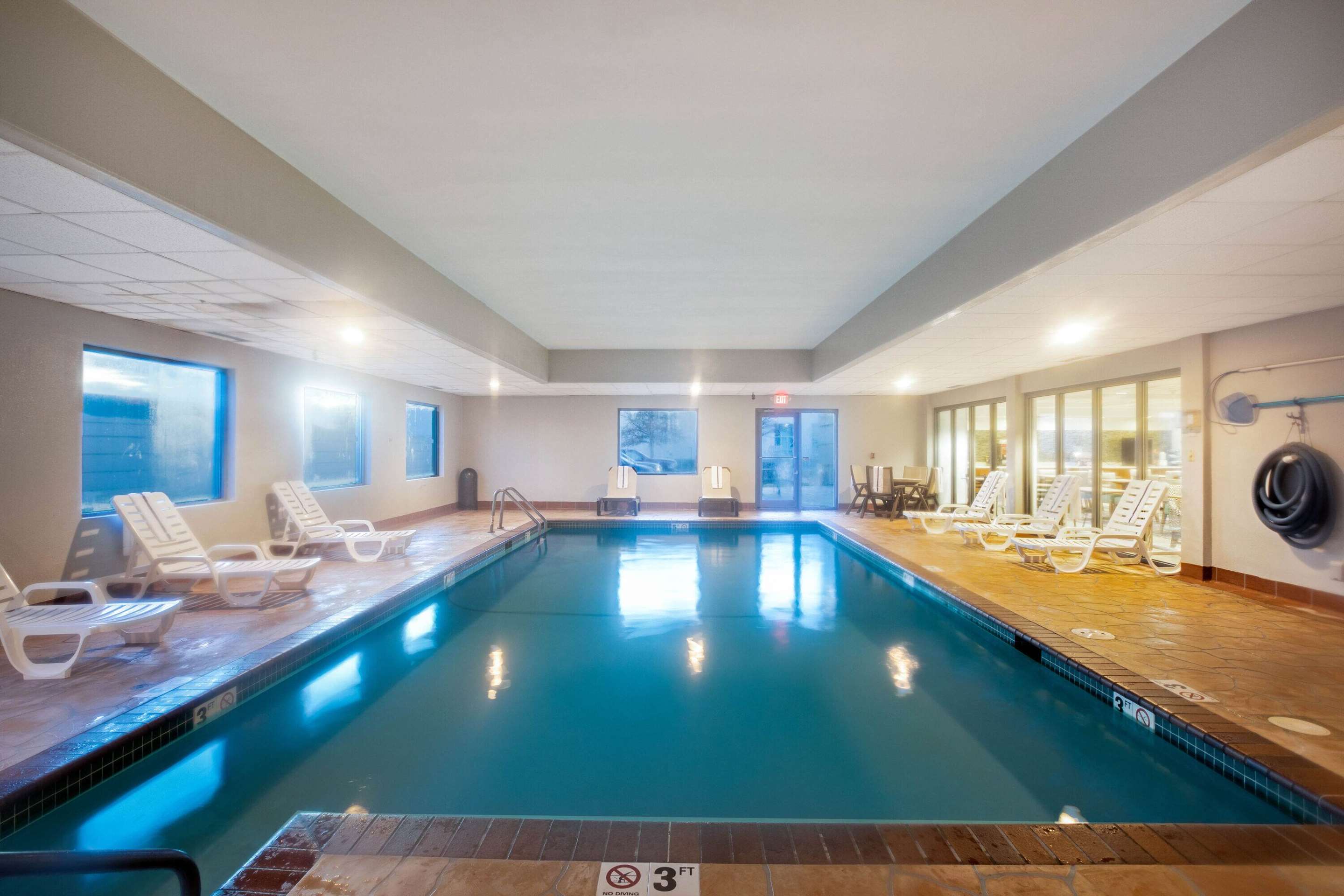 Pool | La Quinta Inn & Suites by Wyndham Omaha Airport Downtown