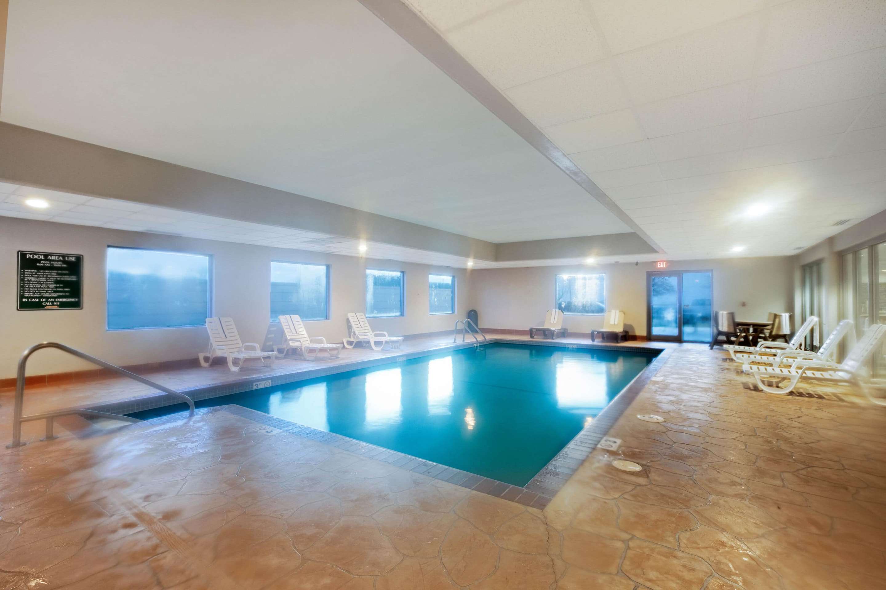 Pool | La Quinta Inn & Suites by Wyndham Omaha Airport Downtown