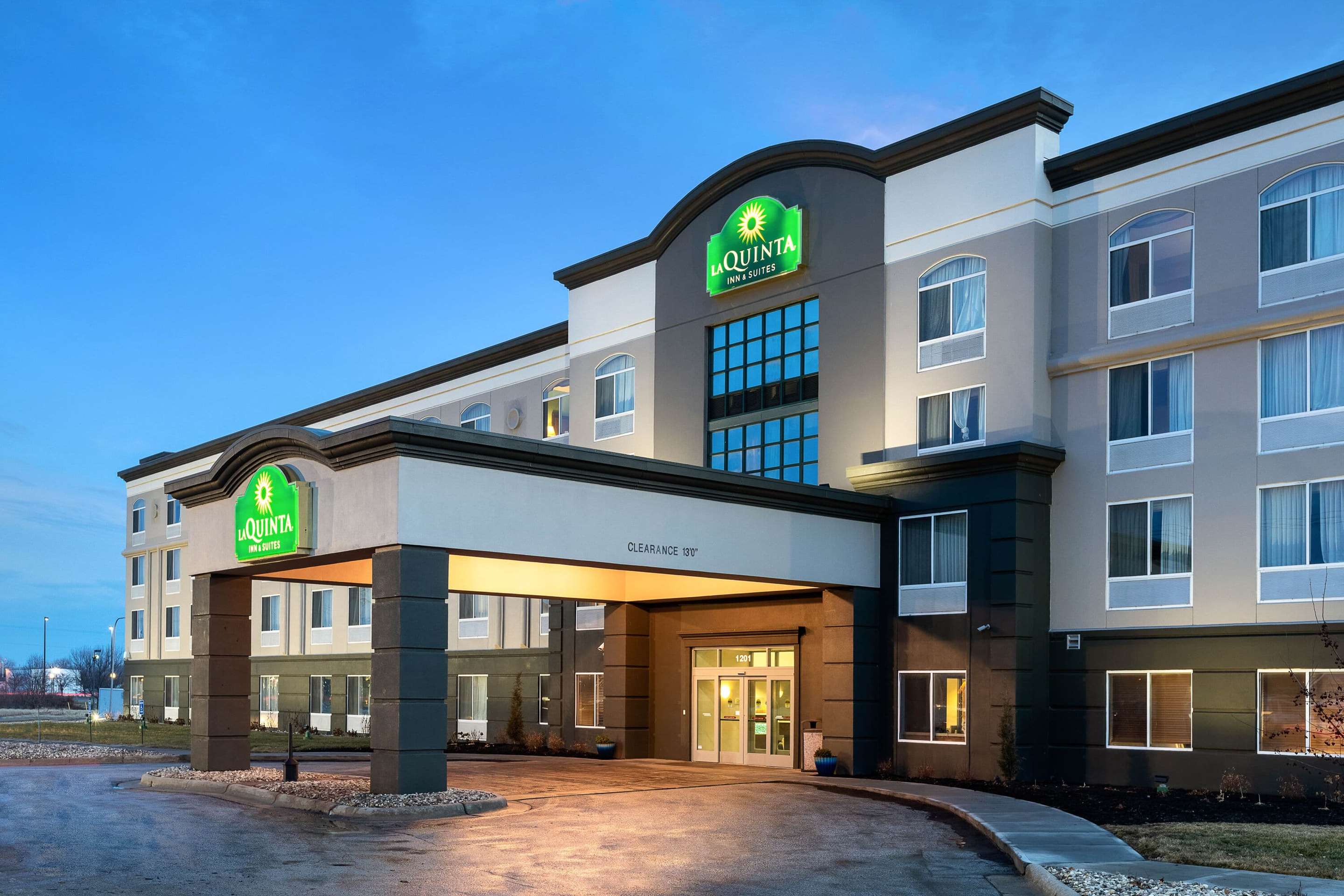 Exterior | La Quinta Inn & Suites by Wyndham Omaha Airport Downtown