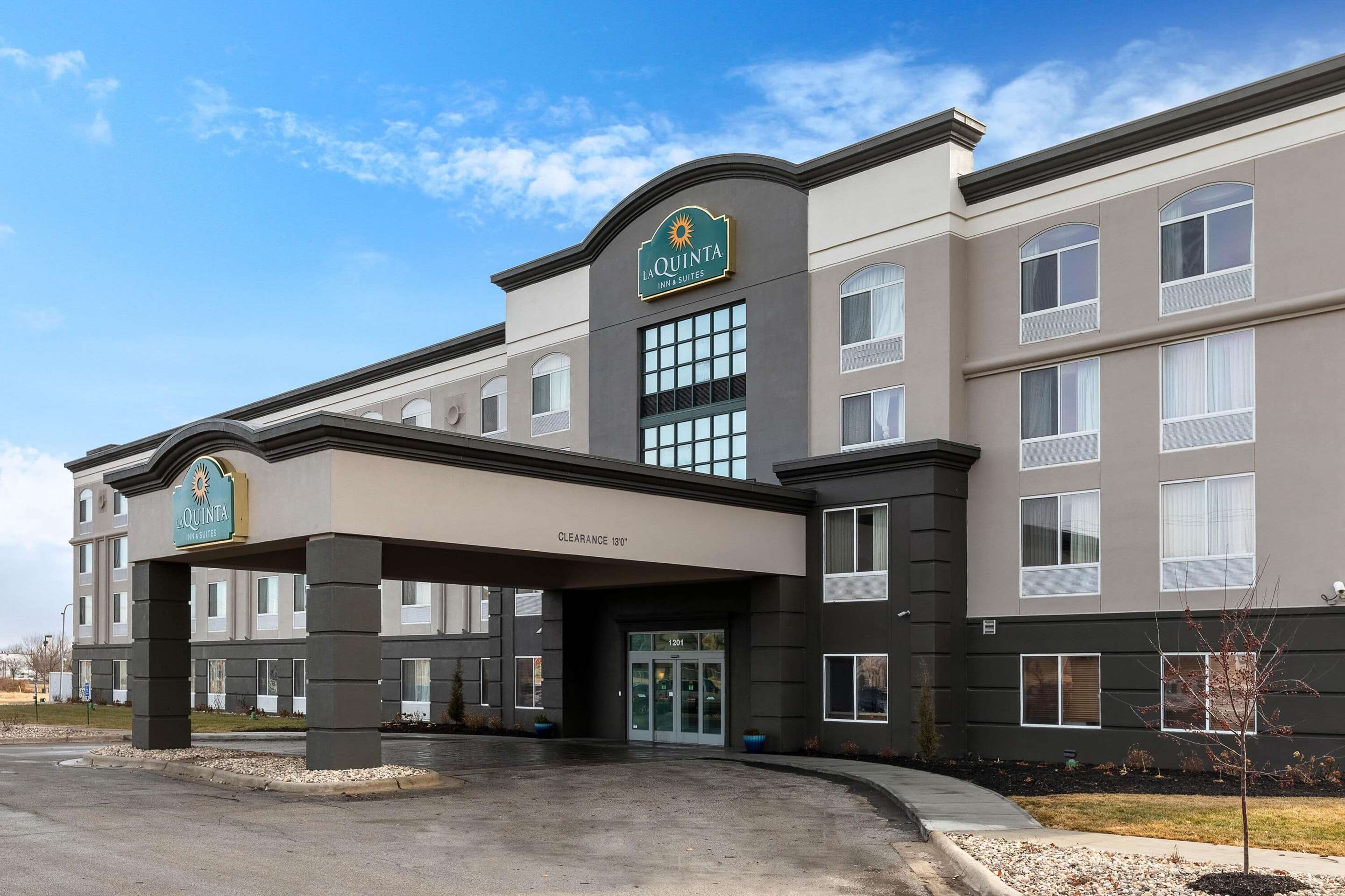 Exterior | La Quinta Inn & Suites by Wyndham Omaha Airport Downtown