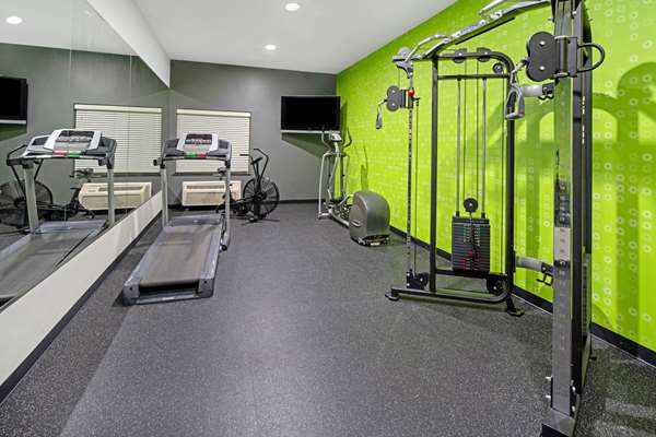 Fitness/ Exercise Room - La Quinta Inn & Suites Mercedes
