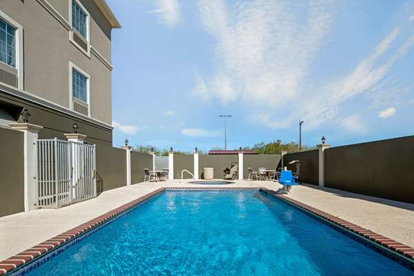 Pool - La Quinta Inn & Suites Mercedes