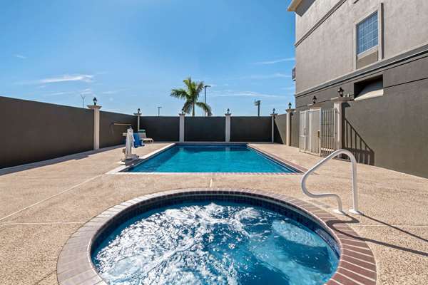 Pool - La Quinta Inn & Suites Mercedes