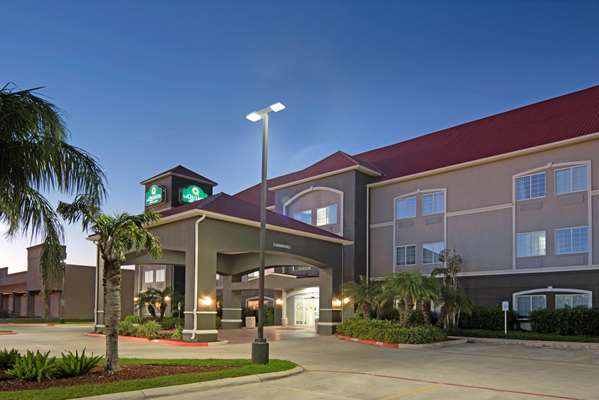 Exterior view - La Quinta Inn & Suites Mercedes