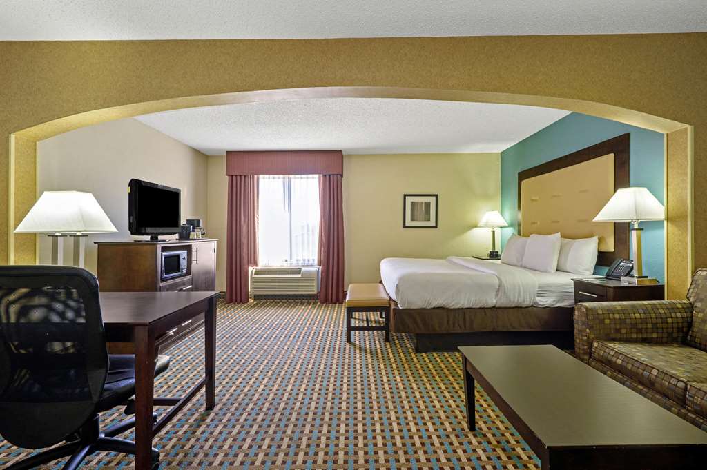 LA QUINTA INN COLUMBIA SE/FT JACKSN-guestroom-Guest Room,Suite,On-Site.jpg