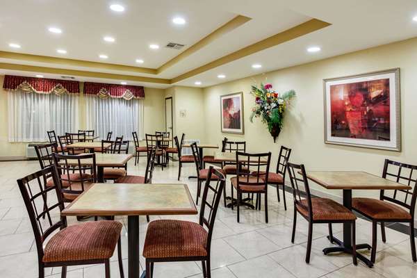  - La Quinta Inn & Suites Canton