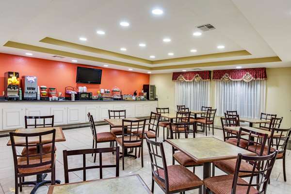  - La Quinta Inn & Suites Canton