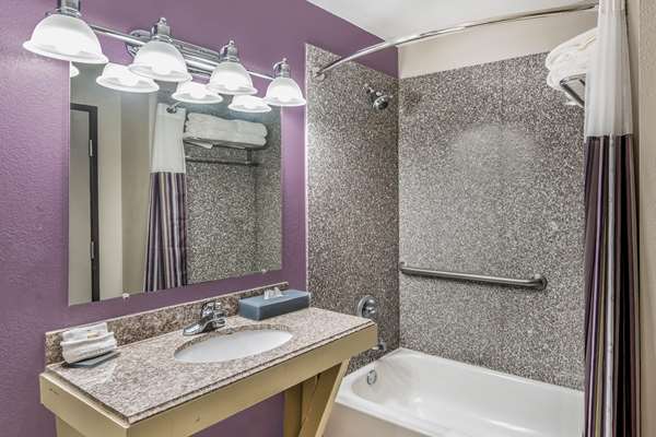  - La Quinta Inn & Suites Canton