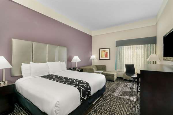  - La Quinta Inn & Suites Canton