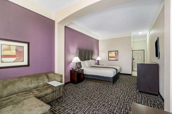 Suite - La Quinta Inn & Suites Canton