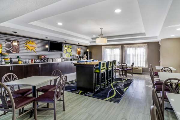  - La Quinta Inn & Suites Canton