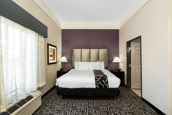 Suite - La Quinta Inn & Suites Canton