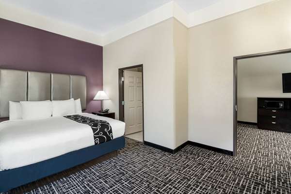 Suite - La Quinta Inn & Suites Canton