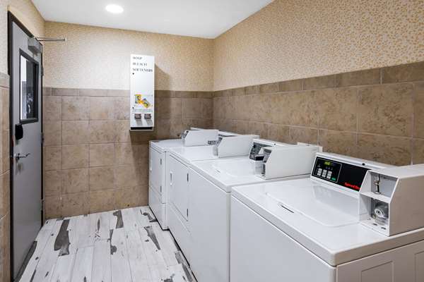 Amenities - La Quinta Inn & Suites Canton