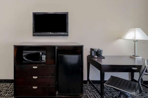  - La Quinta Inn & Suites Canton